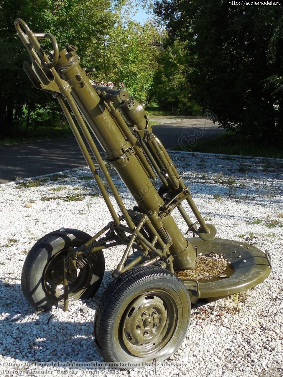 1758522626_2B11_001.JPG : Walkaround   211 (120mm mortar 2B11)  
