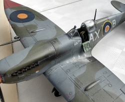 Eduard 1/72 Spitfire HF Mk.VIII Weekend edition: 1757866560_6.jpg