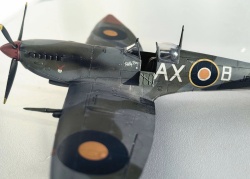 Eduard 1/72 Spitfire HF Mk.VIII Weekend edition: 1757866582_12.jpg