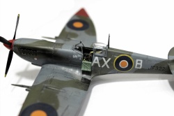 Eduard 1/72 Spitfire HF Mk.VIII Weekend edition: 1757866586_13.jpg