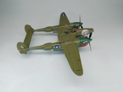 Academy 1/72 P-38J Lighting, �/� 5, Maj. Maxwell H. Glenn: 1767172083_IMG_20251231_001358.jpg