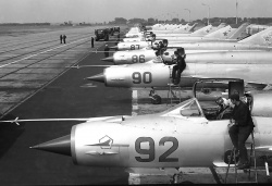 Eduard 1/48 ���-21���: 1775573344_92-mig-21smt-a.jpg