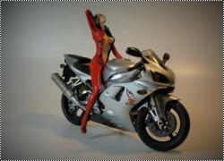 Tamiya 1/12 Yamaha YZF-R1 с девушкой пилотом Legend