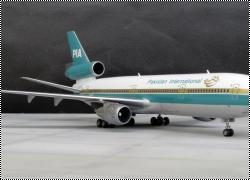 Восточный Экспресс 1/144 DC-10-30 PIA