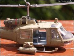 Italeri 1/72 UH-1C -  