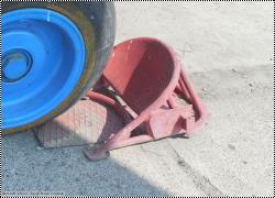 Walkaround    (Aicraft wheel chock)