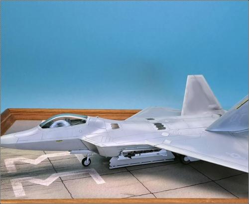 HobbyBoss 1/72 F-22 Raptor