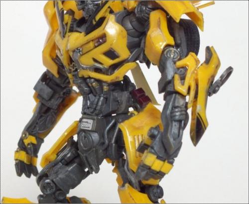 Takara Tomy 1/35 DMK02 Transformers Autobot BUMBLEBEE
